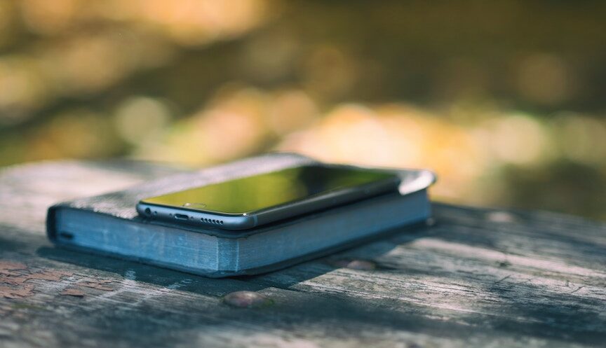 Why You Should Let Your Audience Use Their Smartphones This Sunday